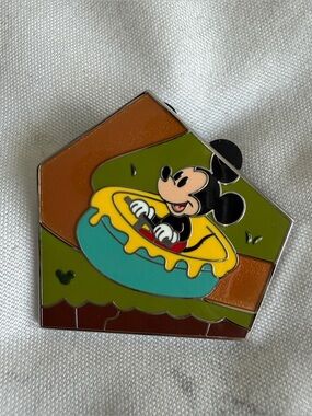 Disney | NWOT Mickey Winnie the Pooh Puzzle Pin